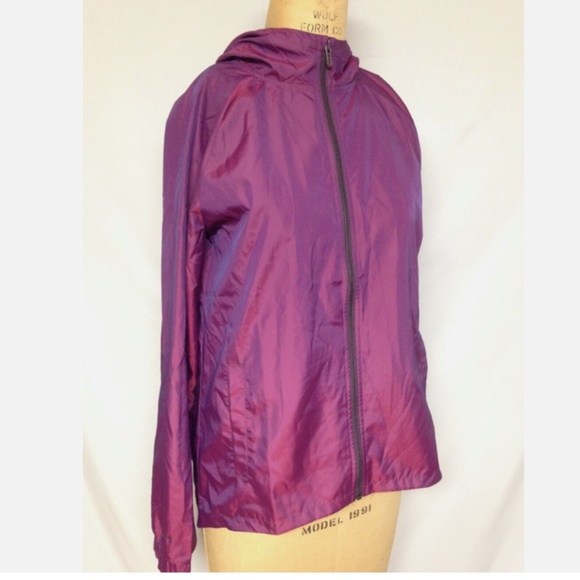 Under Armour Iridescent Woven Women’s Jacket 1325529 Purple Small , Med NWT $65 - Picture 4 of 5